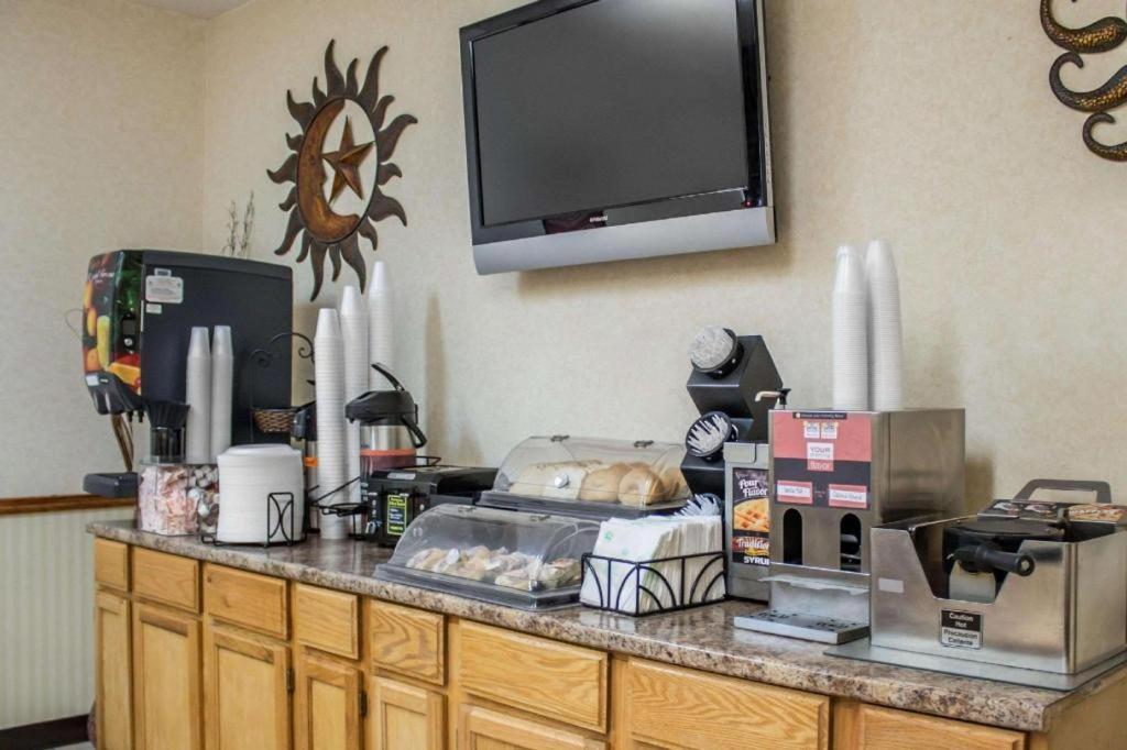 Econo Lodge Kent Kültér fotó